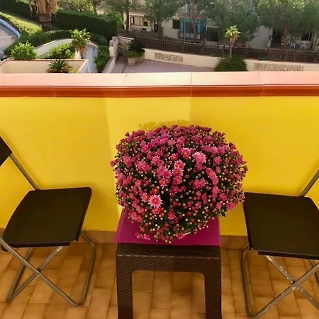 דירה With A Tennis Court And A Barbecue