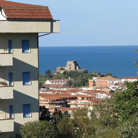 With A Tennis Court And A Barbecue Apartamento Scalea