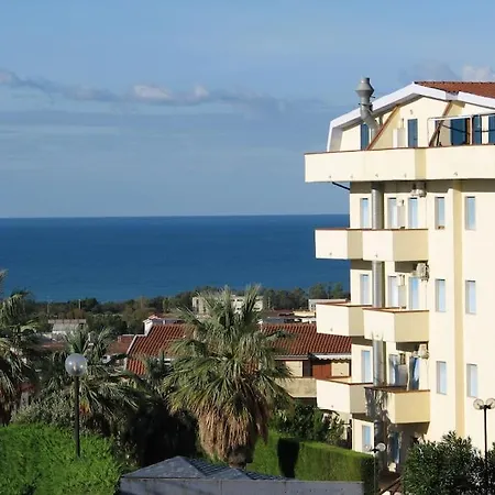 With A Tennis Court And A Barbecue Apartamento Scalea