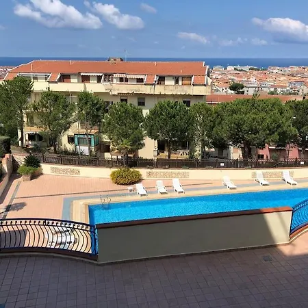 דירה With A Tennis Court And A Barbecue סקליאה