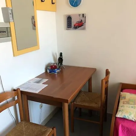With A Tennis Court And A Barbecue סקליאה